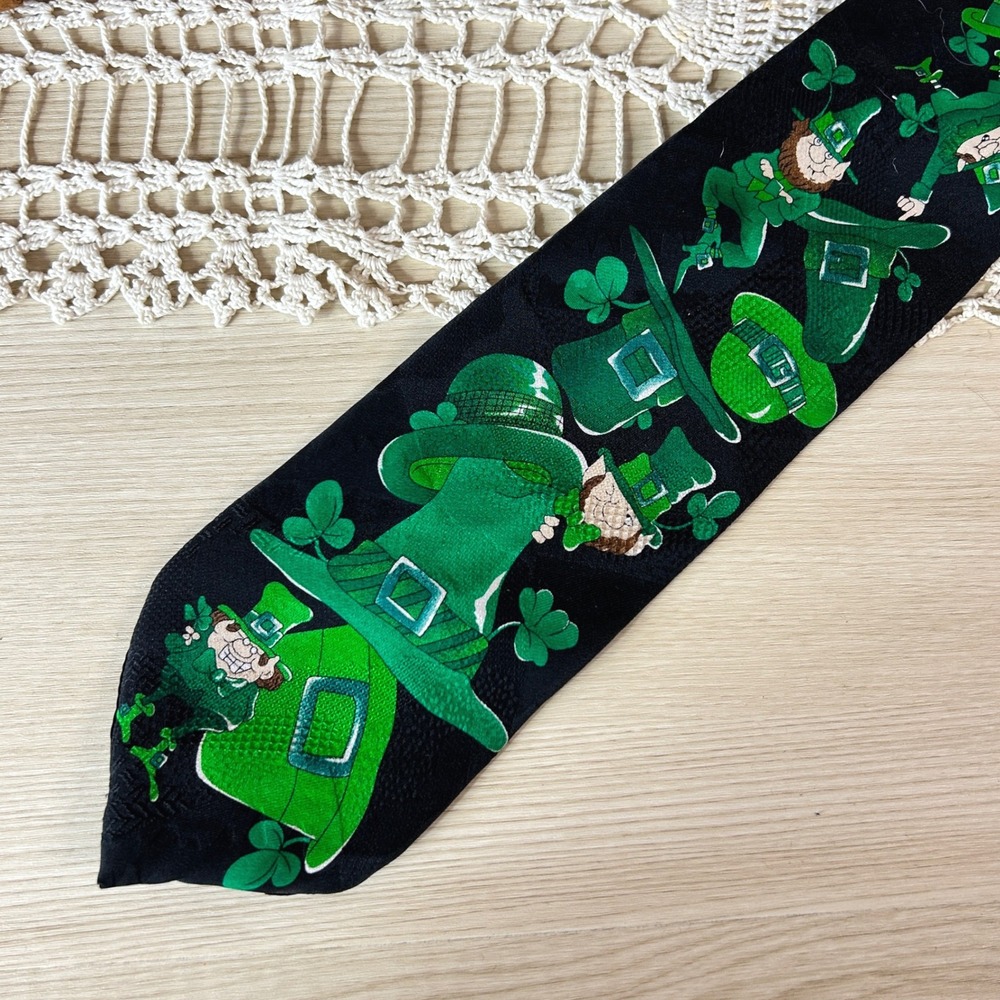 MMG Hallmark St Patricks Day Leprechaun Hat Clover Silk Tie Irish Teacher Tie